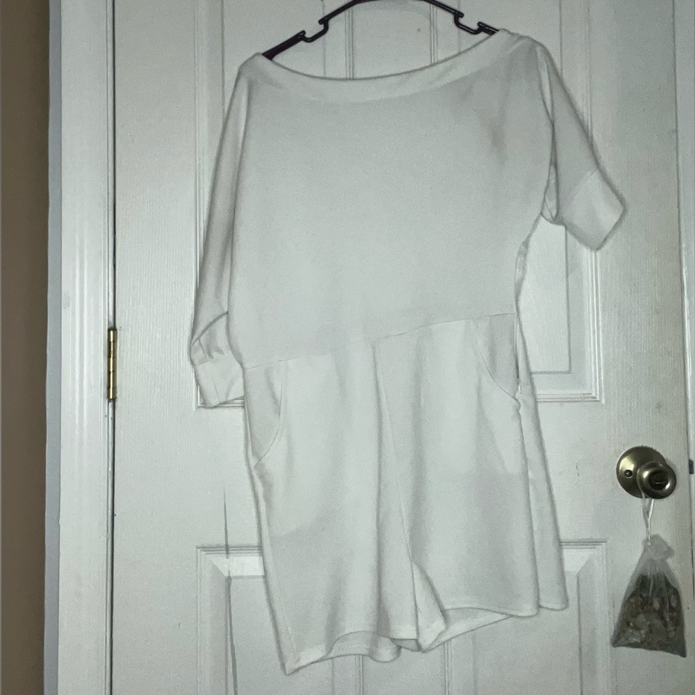 White romper - Picture 2 of 5